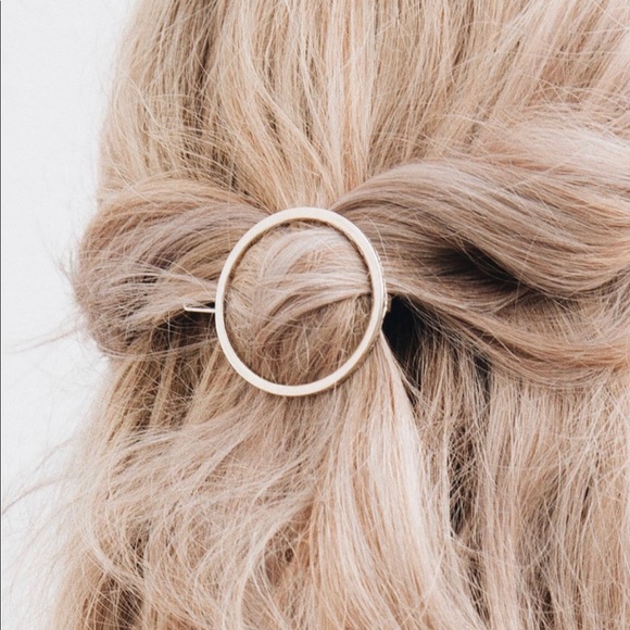 Silver Round Hair Clip - Picture 3 of 4